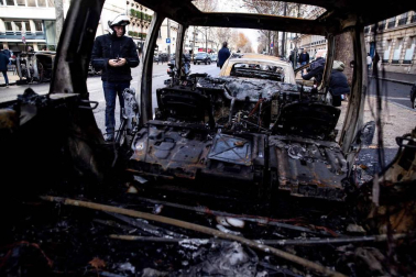Los 'chalecos amarillos' continúan con los disturbios en la capital francesa