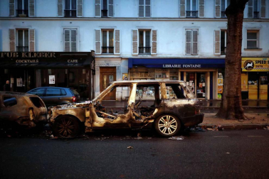 Los 'chalecos amarillos' continúan con los disturbios en la capital francesa
