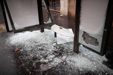 Los 'chalecos amarillos' continúan con los disturbios en la capital francesa