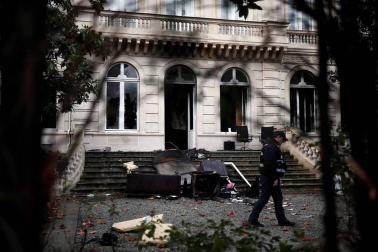 Los 'chalecos amarillos' continúan con los disturbios en la capital francesa
