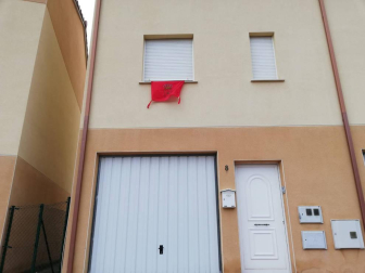 Fotos enviadas por los lectores de la bandera de Navarra colocada en sus casas y balcones.