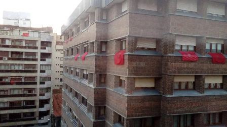 Fotos enviadas por los lectores de la bandera de Navarra colocada en sus casas y balcones.