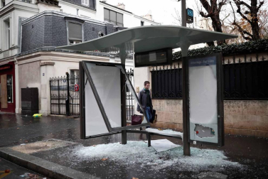 Los 'chalecos amarillos' continúan con los disturbios en la capital francesa