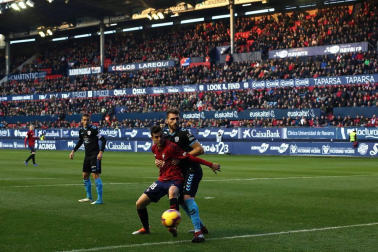 Los jugadores de Osasuna lograron la victoria en la Jornada 16 tras derrotar por la mínima, en el estadio de El Sadar y con un gol de Íñigo Pérez en el minuto 89, al Lugo.