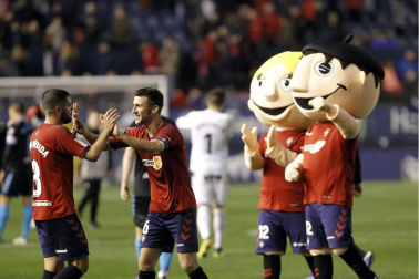 Los jugadores de Osasuna lograron la victoria en la Jornada 16 tras derrotar por la mínima, en el estadio de El Sadar y con un gol de Íñigo Pérez en el minuto 89, al Lugo.
