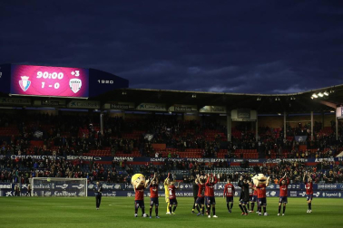 Los jugadores de Osasuna lograron la victoria en la Jornada 16 tras derrotar por la mínima, en el estadio de El Sadar y con un gol de Íñigo Pérez en el minuto 89, al Lugo.