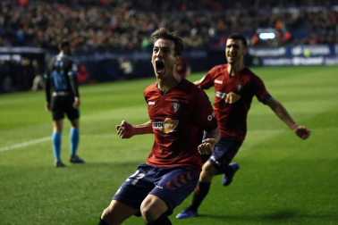 Los jugadores de Osasuna lograron la victoria en la Jornada 16 tras derrotar por la mínima, en el estadio de El Sadar y con un gol de Íñigo Pérez en el minuto 89, al Lugo.