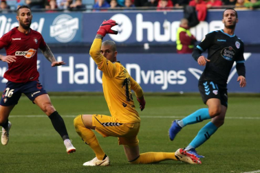 Los jugadores de Osasuna lograron la victoria en la Jornada 16 tras derrotar por la mínima, en el estadio de El Sadar y con un gol de Íñigo Pérez en el minuto 89, al Lugo.