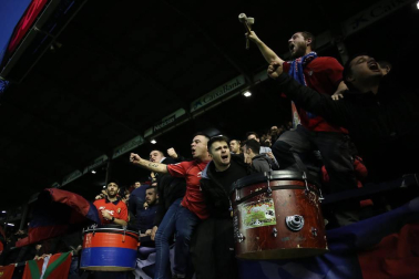 Los jugadores de Osasuna lograron la victoria en la Jornada 16 tras derrotar por la mínima, en el estadio de El Sadar y con un gol de Íñigo Pérez en el minuto 89, al Lugo.