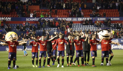 Los jugadores de Osasuna lograron la victoria en la Jornada 16 tras derrotar por la mínima, en el estadio de El Sadar y con un gol de Íñigo Pérez en el minuto 89, al Lugo.