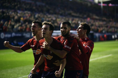 Los jugadores de Osasuna lograron la victoria en la Jornada 16 tras derrotar por la mínima, en el estadio de El Sadar y con un gol de Íñigo Pérez en el minuto 89, al Lugo.