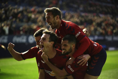 Los jugadores de Osasuna lograron la victoria en la Jornada 16 tras derrotar por la mínima, en el estadio de El Sadar y con un gol de Íñigo Pérez en el minuto 89, al Lugo.