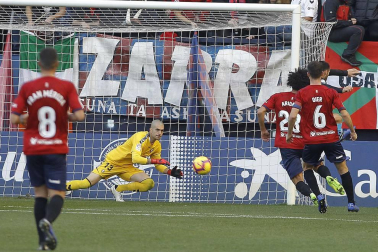 Los jugadores de Osasuna lograron la victoria en la Jornada 16 tras derrotar por la mínima, en el estadio de El Sadar y con un gol de Íñigo Pérez en el minuto 89, al Lugo.