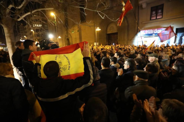 Representantes de asociaciones del cuerpo policial pidieron en la capital navarra que la trasferencia de competencias no les obligue a abandonar la Comunidad foral.