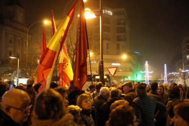 Representantes de asociaciones del cuerpo policial pidieron en la capital navarra que la trasferencia de competencias no les obligue a abandonar la Comunidad foral.