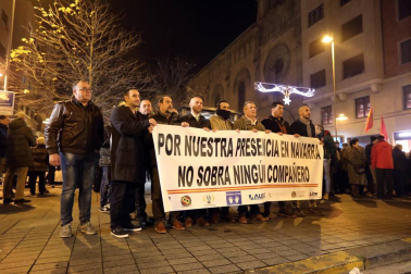 Representantes de asociaciones del cuerpo policial pidieron en la capital navarra que la trasferencia de competencias no les obligue a abandonar la Comunidad foral.