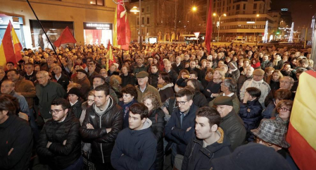 Representantes de asociaciones del cuerpo policial pidieron en la capital navarra que la trasferencia de competencias no les obligue a abandonar la Comunidad foral.