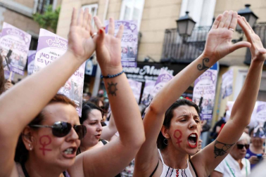 Miles de personas vuelven a tomar las calles de Madrid al grito de "No es abuso es violación"