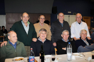 Caparroso disfrutó el 1 de diciembre de los actos tradicionales por San Andrés. Tras la eucaristía en la capilla de Cristo Rey se celebró el almuerzo, al que acudieron alrededor de 160 personas, y donde se pudo degustar patorrillo, migas o huevos fritos con jamón. Al finalizar tuvo lugar el concurso de brisca, guiñote y mus y posteriormente se celebró una comida de hermandad a la que acudieron 260 socios. La nota musical a esta jornada la puso la orquesta Wellcome Band.