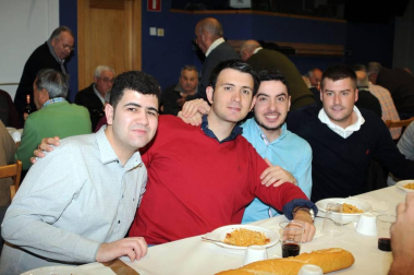Caparroso disfrutó el 1 de diciembre de los actos tradicionales por San Andrés. Tras la eucaristía en la capilla de Cristo Rey se celebró el almuerzo, al que acudieron alrededor de 160 personas, y donde se pudo degustar patorrillo, migas o huevos fritos con jamón. Al finalizar tuvo lugar el concurso de brisca, guiñote y mus y posteriormente se celebró una comida de hermandad a la que acudieron 260 socios. La nota musical a esta jornada la puso la orquesta Wellcome Band.