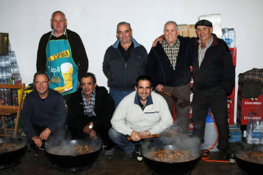 Caparroso disfrutó el 1 de diciembre de los actos tradicionales por San Andrés. Tras la eucaristía en la capilla de Cristo Rey se celebró el almuerzo, al que acudieron alrededor de 160 personas, y donde se pudo degustar patorrillo, migas o huevos fritos con jamón. Al finalizar tuvo lugar el concurso de brisca, guiñote y mus y posteriormente se celebró una comida de hermandad a la que acudieron 260 socios. La nota musical a esta jornada la puso la orquesta Wellcome Band.