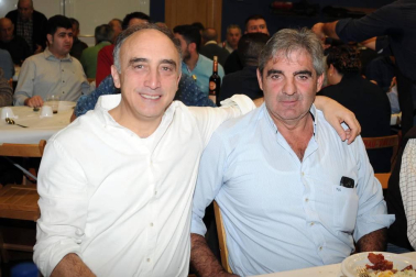 Caparroso disfrutó el 1 de diciembre de los actos tradicionales por San Andrés. Tras la eucaristía en la capilla de Cristo Rey se celebró el almuerzo, al que acudieron alrededor de 160 personas, y donde se pudo degustar patorrillo, migas o huevos fritos con jamón. Al finalizar tuvo lugar el concurso de brisca, guiñote y mus y posteriormente se celebró una comida de hermandad a la que acudieron 260 socios. La nota musical a esta jornada la puso la orquesta Wellcome Band.
