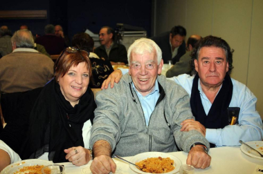Caparroso disfrutó el 1 de diciembre de los actos tradicionales por San Andrés. Tras la eucaristía en la capilla de Cristo Rey se celebró el almuerzo, al que acudieron alrededor de 160 personas, y donde se pudo degustar patorrillo, migas o huevos fritos con jamón. Al finalizar tuvo lugar el concurso de brisca, guiñote y mus y posteriormente se celebró una comida de hermandad a la que acudieron 260 socios. La nota musical a esta jornada la puso la orquesta Wellcome Band.