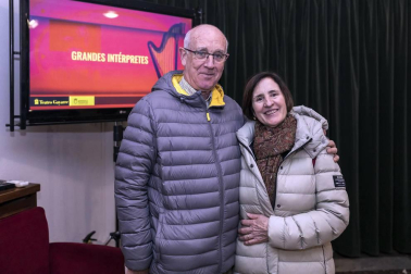 'La Gran Vía' madrileña cobró vida el viernes 30 de noviembre sobre el escenario del Teatro Gayarre a ritmo de zarzuela. La Banda de Música La Pamplonesa, en colaboración con la Escuela de Canto Eugenia Echarren y el Coro de Cámara Aizaga de Pamplona, presentó esta obra, una revista calificada con adjetivos como: lírica, cómica, fantástica y callejera. Con ella, la agrupación musical cumplió con la tradición de invitar a los pamploneses a una sesión de zarzuela por la festividad de San Saturnino.