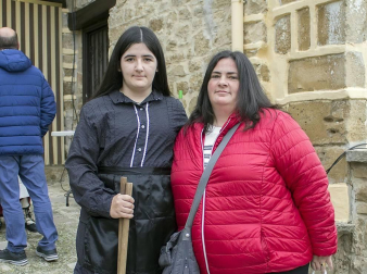 La festividad de San Saturnino, el 29 de noviembre, se extendió durante el fin de semana por las calles de Artajona y hasta el lunes 3 de diciembre. Uno de los momentos más esperados de estos festejos se celebró la mañana del domingo con la puesta en marcha de la tradicional subida al cerco sobre layas.