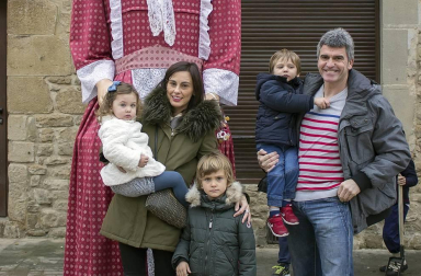 La festividad de San Saturnino, el 29 de noviembre, se extendió durante el fin de semana por las calles de Artajona y hasta el lunes 3 de diciembre. Uno de los momentos más esperados de estos festejos se celebró la mañana del domingo con la puesta en marcha de la tradicional subida al cerco sobre layas.