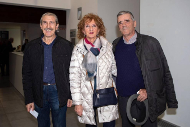 El Civivox de Iturrama acogió el 1 de diciembre la proyección de los 10 proyectos finalistas del VI Certamen de cortometrajes 'Navarra de Cine: Buscando a Pablo” de Reyes Caballero; Guerra y Paz, de Luis Alberto Cabezón; Izabakoak, de Ainhoa Gutiérrez; La espera, de Miguel Suárez del Cerro y Donald Navas; La guerra civil, de Jorge Miranda; La Herencia, de Natalia Salvatierra; La trilla amarga, de Claudia Salcedo; Lamiak, de Pedro Moreno del Oso; Udaberriaren zain, de Catalina Aróstegui; y Un pacto en el camino, de Goyo Rodríguez.