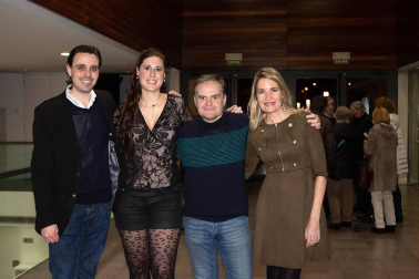 El Civivox de Iturrama acogió el 1 de diciembre la proyección de los 10 proyectos finalistas del VI Certamen de cortometrajes 'Navarra de Cine: Buscando a Pablo” de Reyes Caballero; Guerra y Paz, de Luis Alberto Cabezón; Izabakoak, de Ainhoa Gutiérrez; La espera, de Miguel Suárez del Cerro y Donald Navas; La guerra civil, de Jorge Miranda; La Herencia, de Natalia Salvatierra; La trilla amarga, de Claudia Salcedo; Lamiak, de Pedro Moreno del Oso; Udaberriaren zain, de Catalina Aróstegui; y Un pacto en el camino, de Goyo Rodríguez.
