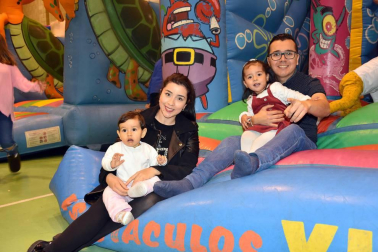 Del 30 de noviembre al 3 de diciembre los vecinos de Castejón celebraron sus fiestas de invierno. La cámara de ¡Click! se acercó la tarde del domingo para disfrutar del ambiente de los hinchables que se instalaron en el polideportivo municipal.