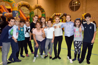 Del 30 de noviembre al 3 de diciembre los vecinos de Castejón celebraron sus fiestas de invierno. La cámara de ¡Click! se acercó la tarde del domingo para disfrutar del ambiente de los hinchables que se instalaron en el polideportivo municipal.