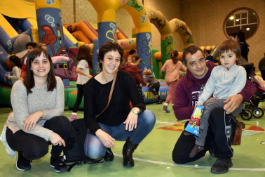 Del 30 de noviembre al 3 de diciembre los vecinos de Castejón celebraron sus fiestas de invierno. La cámara de ¡Click! se acercó la tarde del domingo para disfrutar del ambiente de los hinchables que se instalaron en el polideportivo municipal.