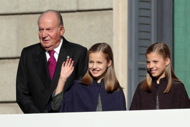 Los Reyes, las infantas, don Juan Carlos y doña Sofía, en el 40 Aniversario de la Constitución en el Congreso de los Diputados.