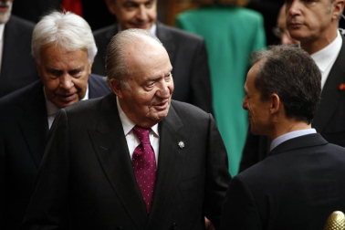 Los Reyes, las infantas, don Juan Carlos y doña Sofía, en el 40 Aniversario de la Constitución en el Congreso de los Diputados, al que también han asistido los expresidentes Felipe González, Aznar, Zapatero y Mariano Rajoy.