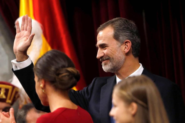 Los Reyes, las infantas, don Juan Carlos y doña Sofía, en el 40 Aniversario de la Constitución en el Congreso de los Diputados, al que también han asistido los expresidentes Felipe González, Aznar, Zapatero y Mariano Rajoy.