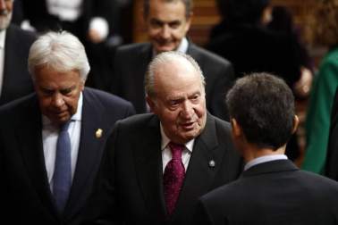 Los Reyes, las infantas, don Juan Carlos y doña Sofía, en el 40 Aniversario de la Constitución en el Congreso de los Diputados, al que también han asistido los expresidentes Felipe González, Aznar, Zapatero y Mariano Rajoy.