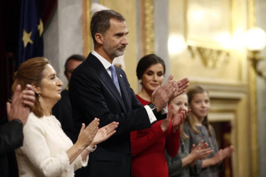 Los Reyes, las infantas, don Juan Carlos y doña Sofía, en el 40 Aniversario de la Constitución en el Congreso de los Diputados.