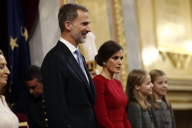 Los Reyes, las infantas, don Juan Carlos y doña Sofía, en el 40 Aniversario de la Constitución en el Congreso de los Diputados.