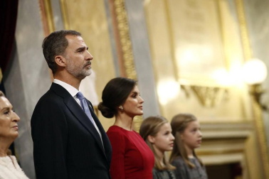 Los Reyes, las infantas, don Juan Carlos y doña Sofía, en el 40 Aniversario de la Constitución en el Congreso de los Diputados.