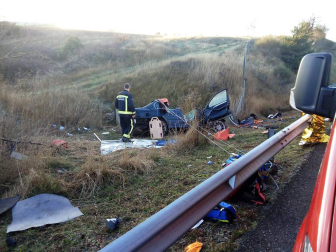 Una persona resultó herida grave tras sufrir una salida de vía en la autopista, a la altura de la localidad navarra.