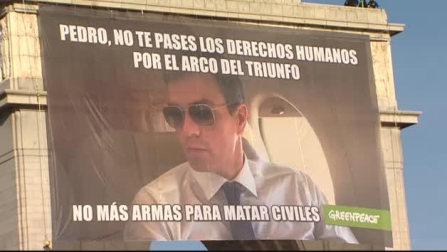 Greenpeace pide a Sánchez que no se pase los derechos humanos “por el arco del triunfo”
