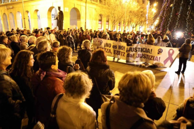 Concentración convocada por el colectivo feminista Andrea- Lunes Lilas para rechazar la violencia machista en especial contra la sentencia que confirma el fallo inicial de la Manada.