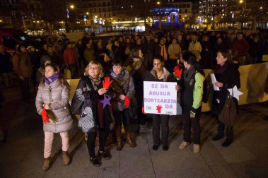 Concentración convocada por el colectivo feminista Andrea- Lunes Lilas para rechazar la violencia machista en especial contra la sentencia que confirma el fallo inicial de la Manada.