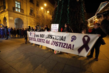 Concentración convocada por el colectivo feminista Andrea- Lunes Lilas para rechazar la violencia machista en especial contra la sentencia que confirma el fallo inicial de la Manada.