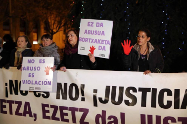 Concentración convocada por el colectivo feminista Andrea- Lunes Lilas para rechazar la violencia machista en especial contra la sentencia que confirma el fallo inicial de la Manada.