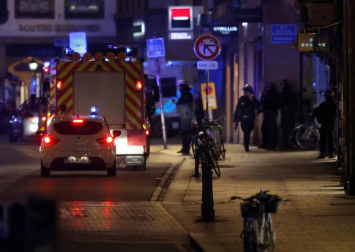 Alrededor de las 20.00 un hombre ha abierto fuego en la calle de Grandes-Arcades. El tirador se ha dado a la fuga en dirección a la Grand'Rue, donde se han escuchado más disparos.