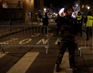 Alrededor de las 20.00 un hombre ha abierto fuego en la calle de Grandes-Arcades. El tirador se ha dado a la fuga en dirección a la Grand'Rue, donde se han escuchado más disparos.